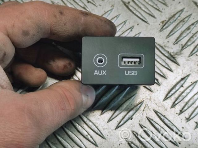 Concentrador USB 96120J9500 Hyundai/Kia