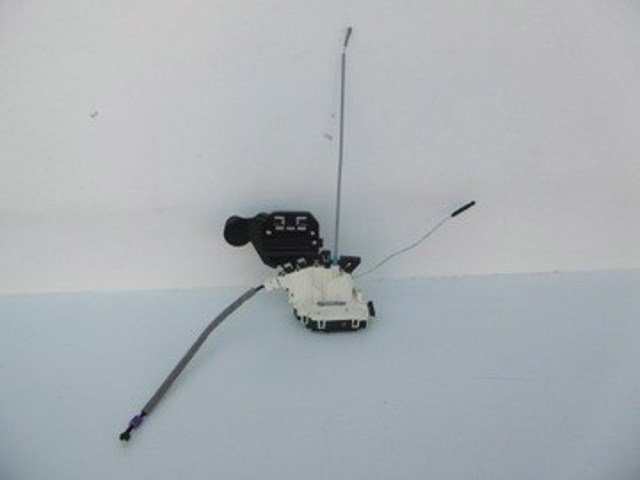 Cerradura de puerta trasera izquierda A2047302935 Mercedes