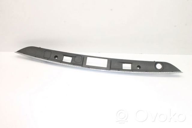Listón embellecedor/protector, puerta de maletero A2047400793 Mercedes