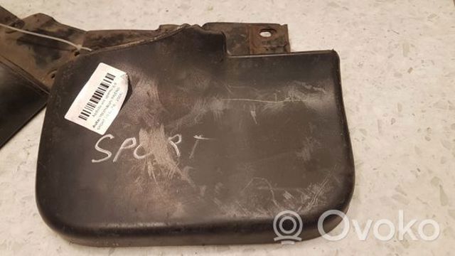 Faldilla guardabarro trasera izquierda MR230943 Mitsubishi