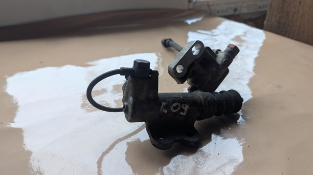 MR980832 MITSUBISHI Bombin de embrague comprar Madrid