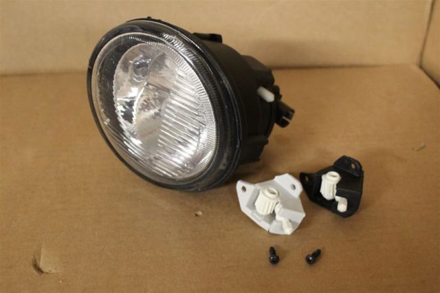 7701205664 RENAULT Faro antiniebla derecho  en stock Gandía