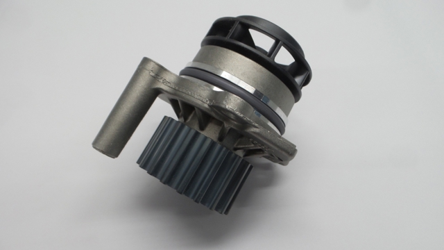 VAG 03L121011P Bomba de agua  disponible España