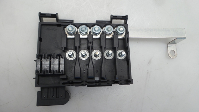 Comprar Caja de fusibles Volkswagen Polo III 6N2 a bajo precio
