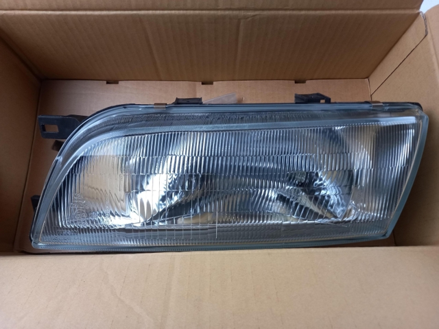 Precio de la pieza Faro derecho y izquierdo Almera I hatchback