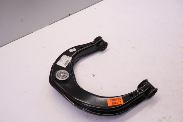 VAG 2H0407022B Brazo superior derecho de la suspensión delantera  en stock Salamanca