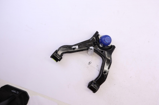 4010A139 Brazo superior izquierdo de la suspensión delantera  disponible Burgos