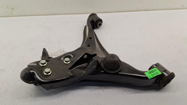 MITSUBISHI 4013A209 Brazo inferior izquierdo de la suspensión delantera  disponible Lugo