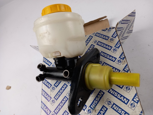 Cilindro maestro de frenos para Nissan Vanette C23