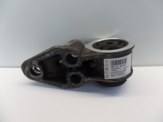4B0501522E VAG Soporte de viga trasera  disponible Vigo