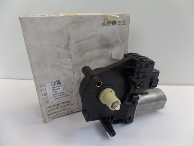 4B0959802E Motor del elevalunas de la puerta delantera derecha  comprar en Zaragoza
