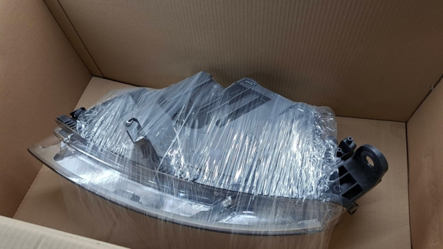 Faro delantero derecho Audi A6  sedán comprar en España