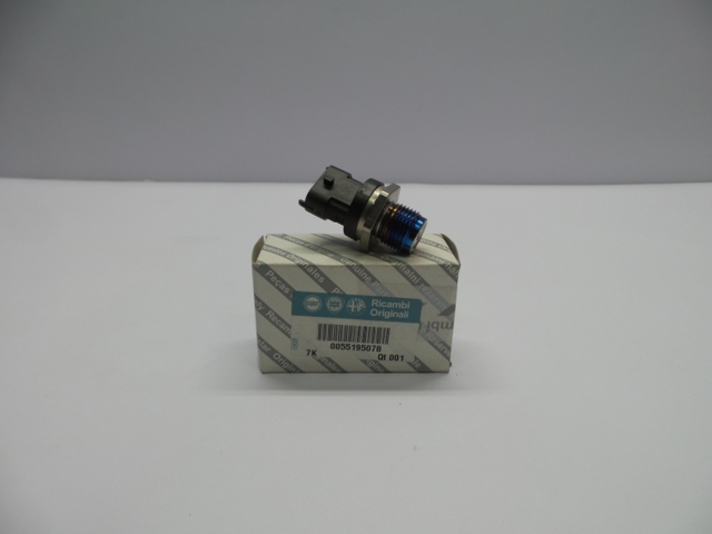 Sensor de la presión del combustible Fiat Punto II hatchback comprar en España