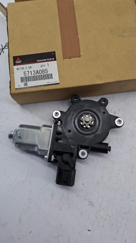 5713A085 Motor del elevalunas de la puerta delantera izquierda  comprar en Pontevedra