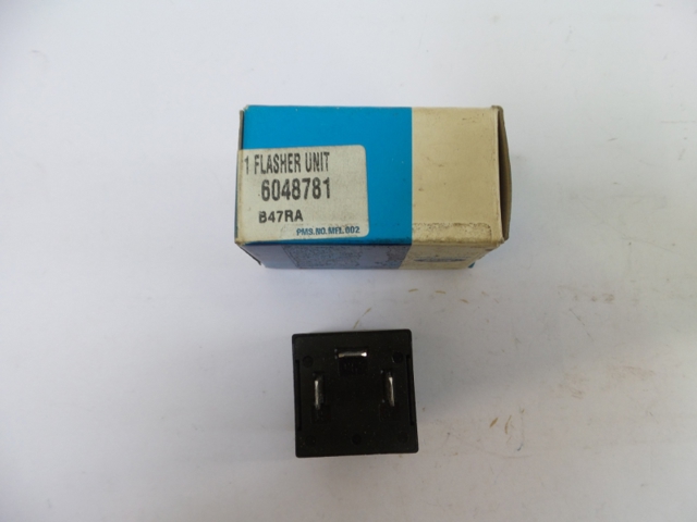 Comprar Relé de intermitentes Volkswagen Passat 32B a bajo precio