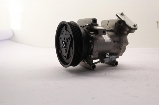 7711497298 RENAULT Compresor de aire acondicionado  disponible Vigo