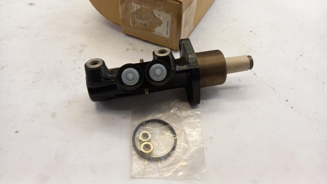 7M0611019 VAG Cilindro maestro de frenos comprar Madrid
