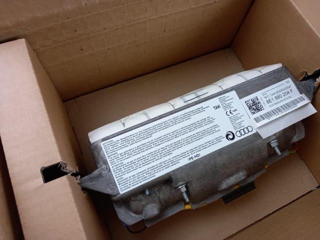 8E1880204F Airbag del pasajero  disponible Utrera
