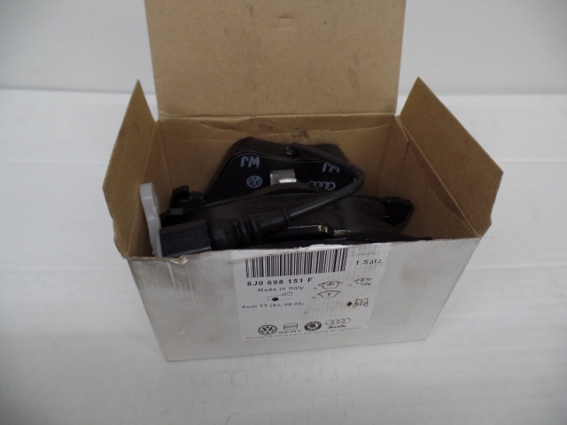 8J0698151F VAG