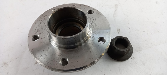 90486467 Cubo de rueda delantero  disponible Málaga