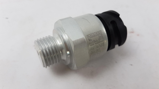 A0055425818 MERCEDES Sensor de presión del sistema de frenos neumáticos  comprar en Jaén