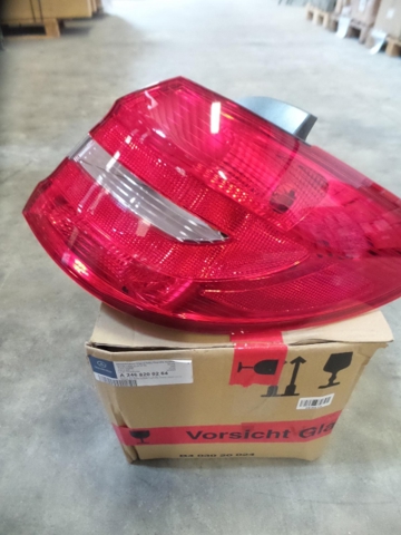 MERCEDES A2468200264 Piloto trasero exterior derecho  disponible Lugo
