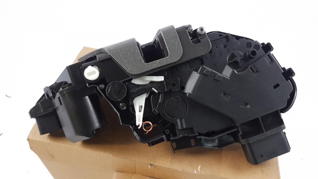 LR091345 Cerradura de la puerta trasera derecha  en stock Sabadell