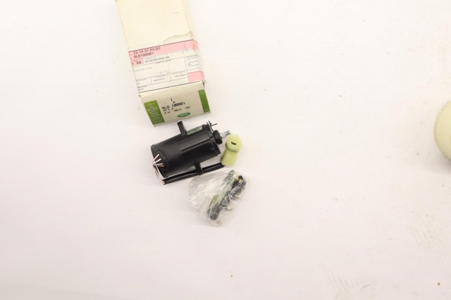 SLD100061 Land Rover
