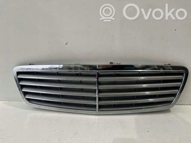 MERCEDES A2038800183 Parrilla  en stock Salamanca