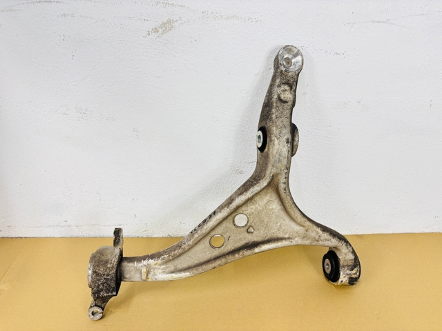Brazo inferior derecho de la suspensión delantera A1663300207 MERCEDES