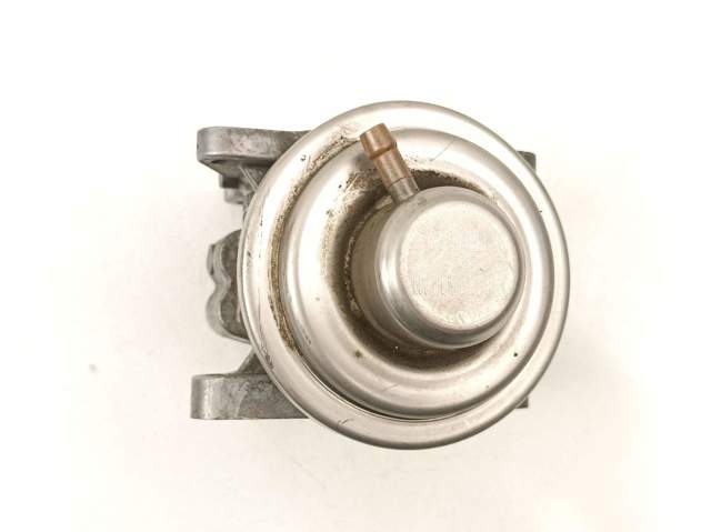 VAG 038129637D Válvula EGR de recirculación de gases  disponible Valladolid