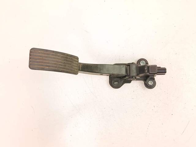 1600A102 Pedal del acelerador  en stock Granada