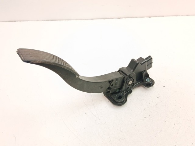 1600A102 MITSUBISHI Pedal del acelerador  en stock Huelva