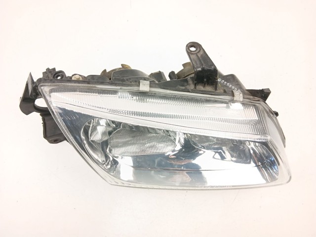 Faro delantero derecho Nissan Almera II (N16)