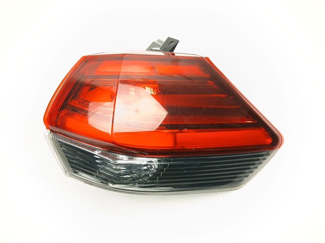 Piloto trasero exterior derecho 265506FP0A NISSAN
