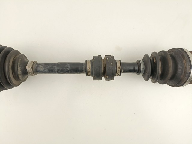 Semieje delantero izquierdo 391011U600 NISSAN