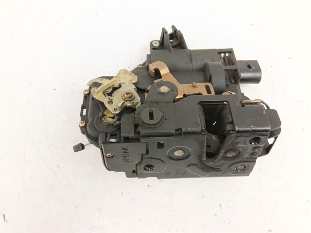 VAG 3B4839015A Cerradura de puerta trasera izquierda  en stock Terrassa