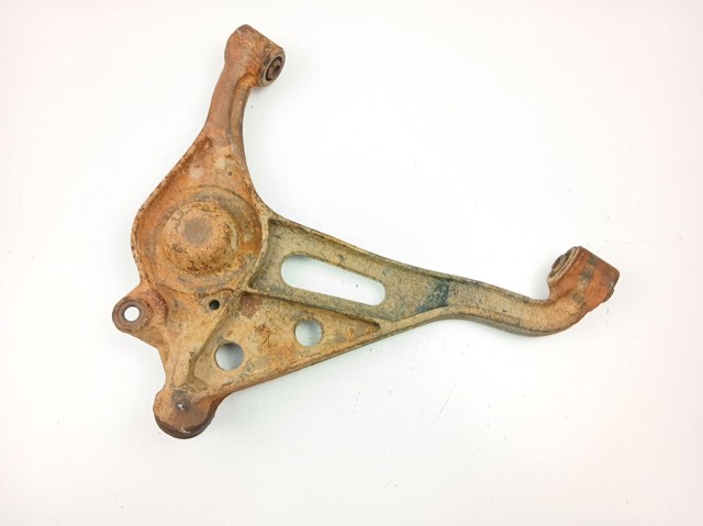 Brazo inferior derecho de la suspensión delantera 4520165D00 SUZUKI