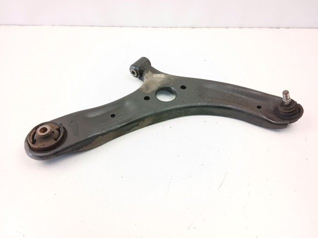 Brazo inferior derecho de la suspensión delantera 545011J700 HYUNDAI