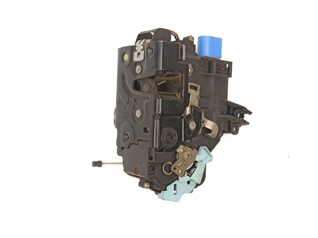 VAG 7L0839016 Cerradura de la puerta trasera derecha  en stock Salamanca