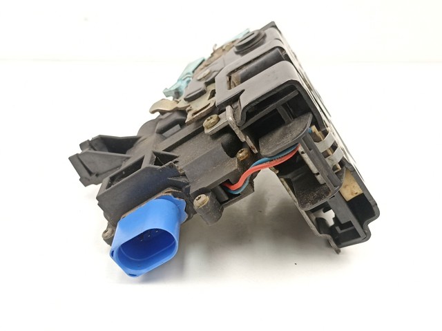 VAG 7L0839016 Cerradura de la puerta trasera derecha  en stock Terrassa