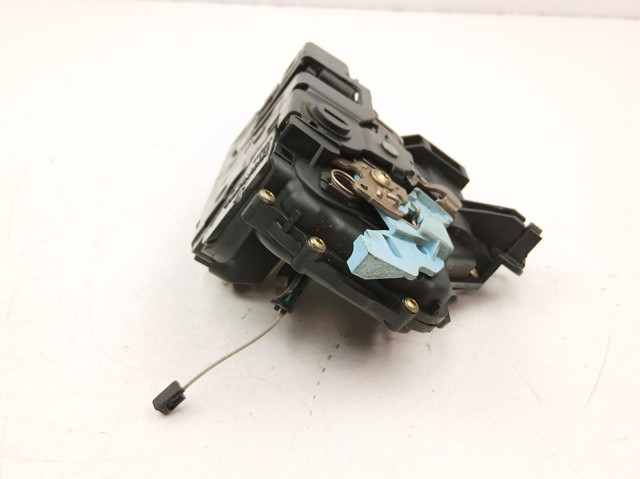 VAG 7L0839016 Cerradura de la puerta trasera derecha  en stock Terrassa