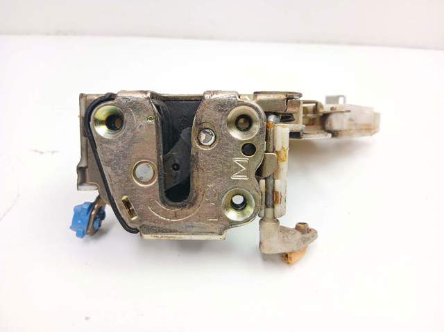 Comprar Cerradura de puerta delantera izquierda Nissan Terrano II R20 a bajo precio