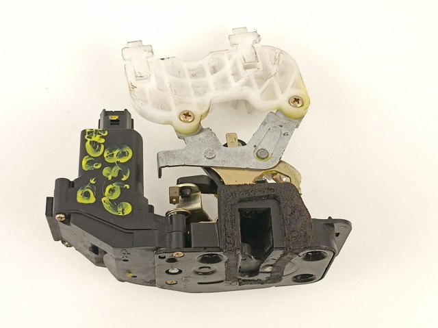 813202F010 Cerradura de puerta delantera derecha  disponible Málaga