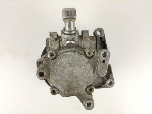 Bomba de dirección asistida  A0024668101 MERCEDES