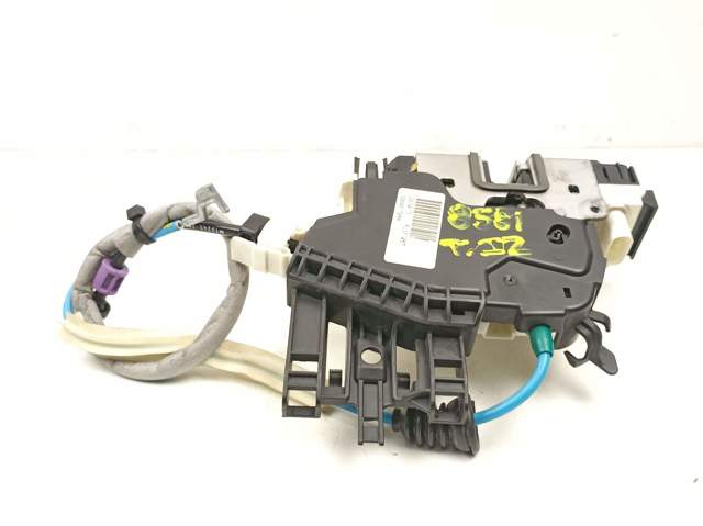 A2047302735 MERCEDES Cerradura de puerta trasera izquierda  disponible Alicante