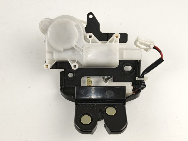 Cerradura de puerta de maletero G22C56820A MAZDA