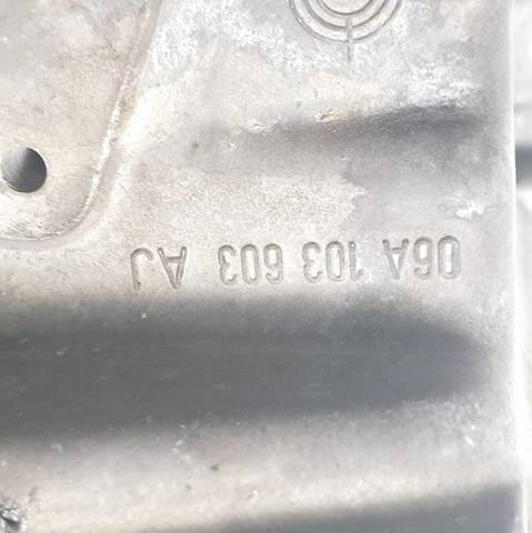 Cárter de aceite del motor 06A103603AJ VAG