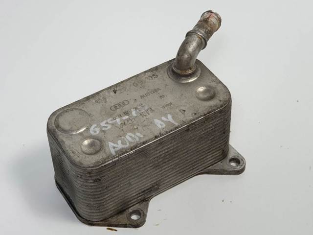 Radiador de aceite debajo del filtro 06D117021C VAG