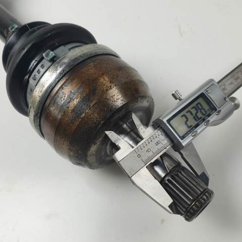 Semieje delantero izquierdo 13214836 OPEL